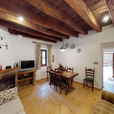 Burgues Apartment Santa Eulalia de Ronsana